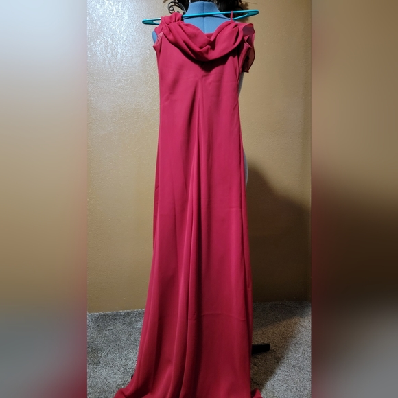 Red formal length drop sleeve dress - Picture 5 of 6
